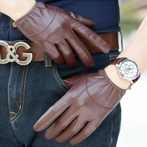 Ceintures et gants en cuir pour homme .